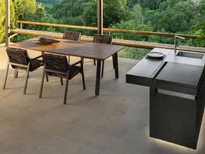 Tavolo in alluminio e legno di iroko con Sedie in alluminio e tessuto imbottito Cottage di Talenti