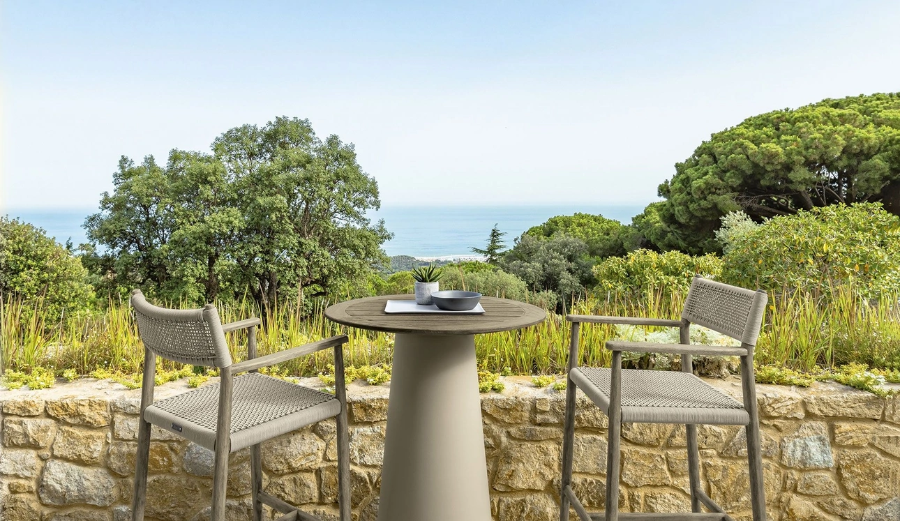 Sgabello Dolcevita in tessuto e legno di Talenti