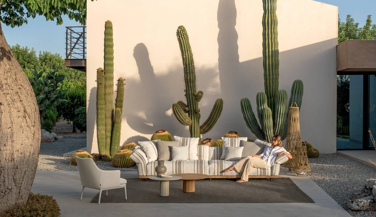 Divano Elton in tessuto imbottito di Talenti