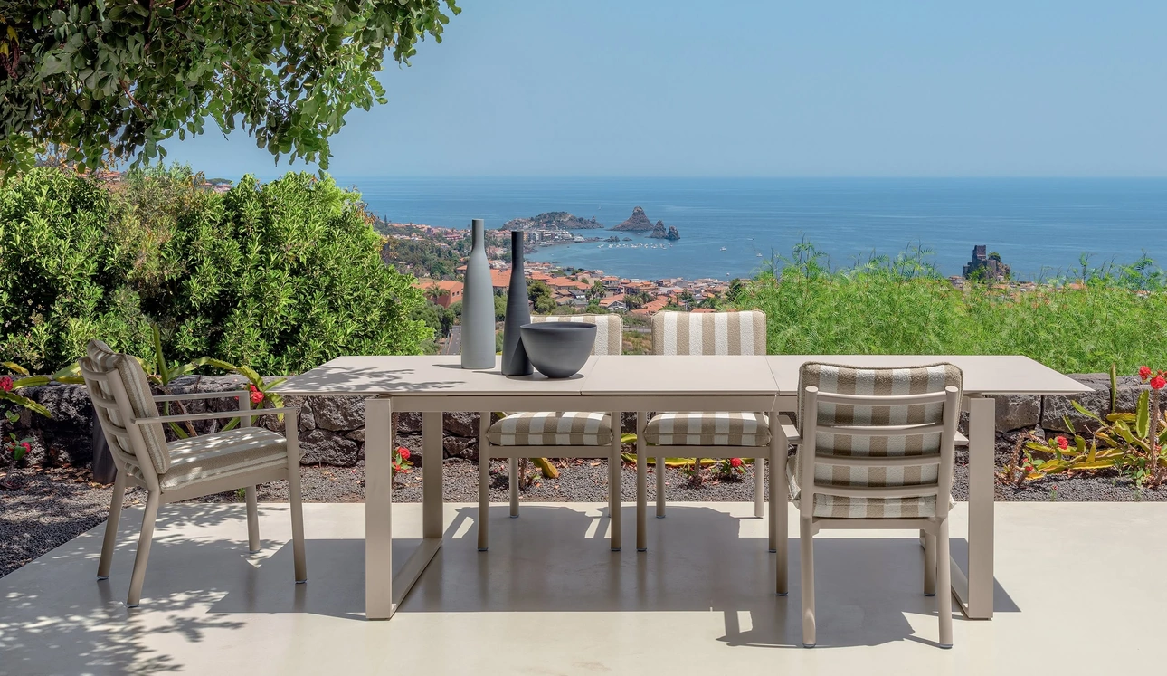 Tavolo allungabile e Sedie Finn di Talenti