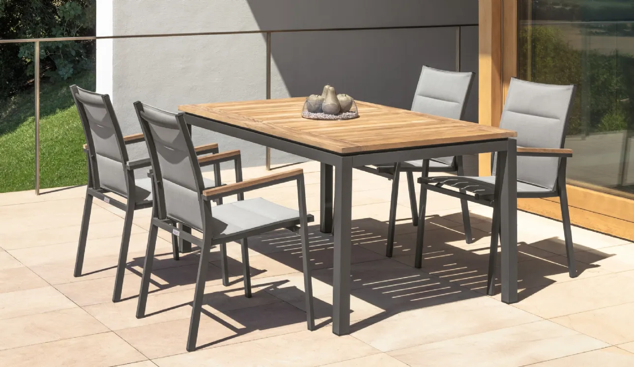 Tavolo in legno e alluminio con sedie in tessuto e alluminio Timber di Talenti