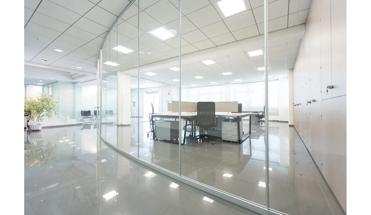 Parete divisoria Ufficio Evo Ultralight in vetro con profili in alluminio di IVM