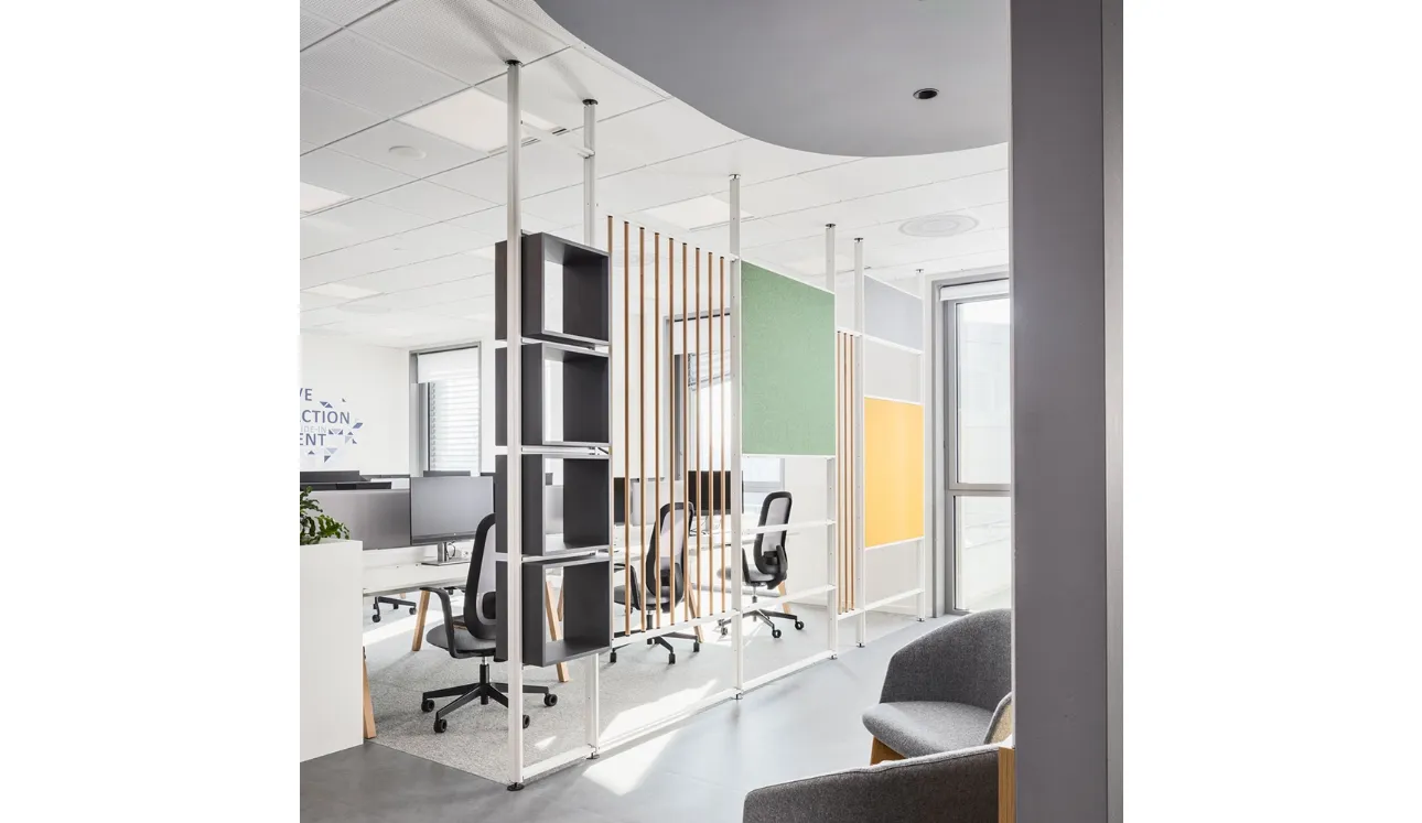 Pareti divisorie Wall System in alluminio con pannelli in tessuto di IVM